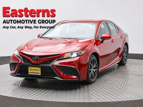 Used 2023 Toyota Camry SE FWD image 1