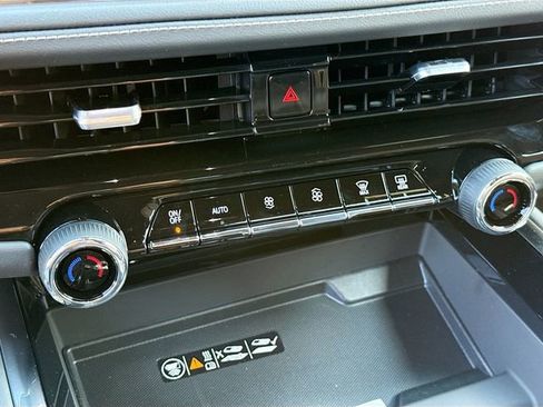 New 2025 Chevrolet Suburban Premier image 17