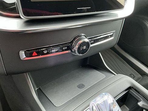 New 2026 Volvo XC90 T8 Plus w/ Protection Package Premier AWD/4WD image 19