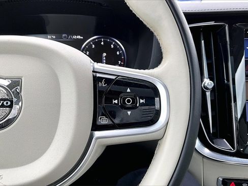 Used 2021 Volvo S60 T6 Inscription image 12