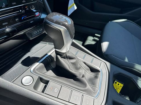 New 2026 Volkswagen Jetta SE FWD image 24