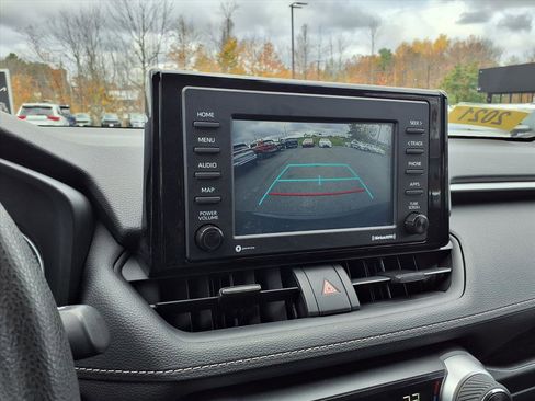 Used 2021 Toyota RAV4 LE image 10