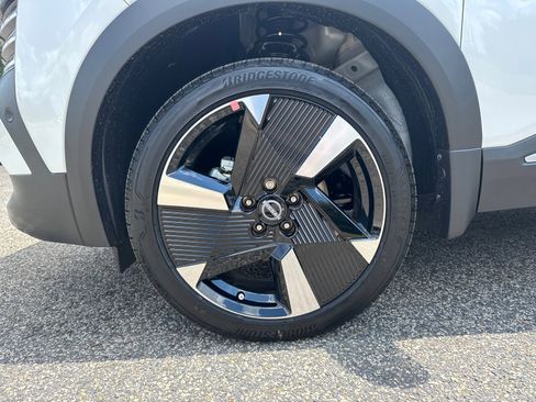 New 2025 Nissan Kicks SR w/ Illumination Package image 11