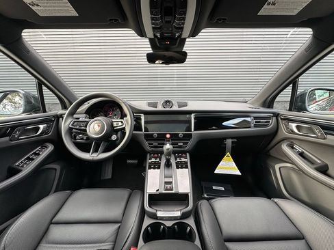 Used 2026 Porsche Macan AWD/4WD image 6