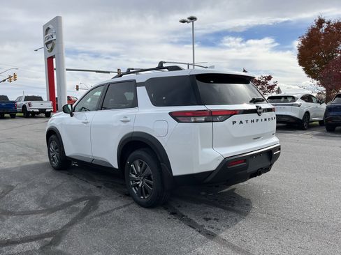 New 2025 Nissan Pathfinder SV w/ SV Premium Package image 7