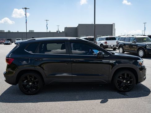 Used 2022 Volkswagen Taos SE AWD/4WD image 11