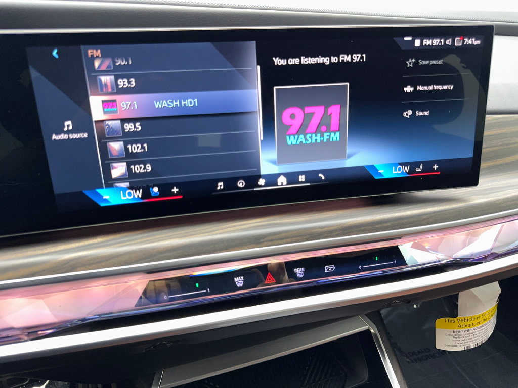 Used 2024 BMW i7 xDrive60 w/ Executive Package AWD/4WD image 62