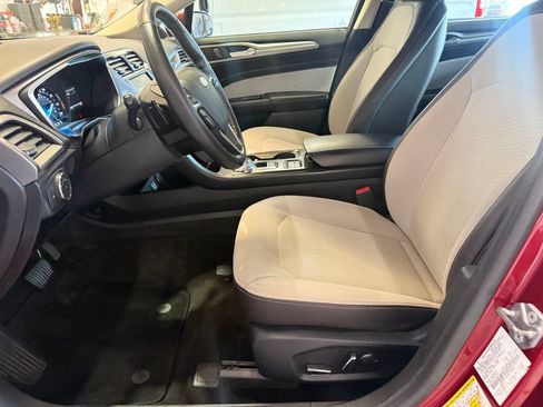 Used 2019 Ford Fusion SE w/ Equipment Group 151A FWD image 11