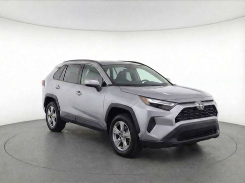 Used 2025 Toyota RAV4 XLE image 3