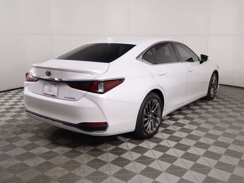 Used 2025 Lexus ES 300h w/ Accessory Package (Z1) FWD image 5