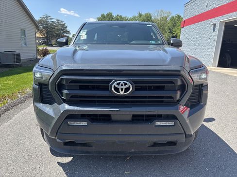 Used 2025 Toyota Tacoma SR5 AWD/4WD image 8