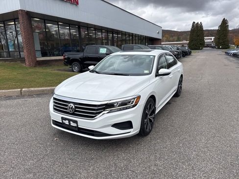 Used 2021 Volkswagen Passat 2.0T SE image 3