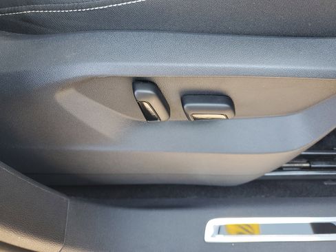 Used 2022 Volkswagen Tiguan SEL R-Line image 9