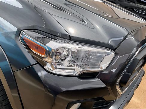 Used 2022 Toyota Tacoma SR5 RWD image 26