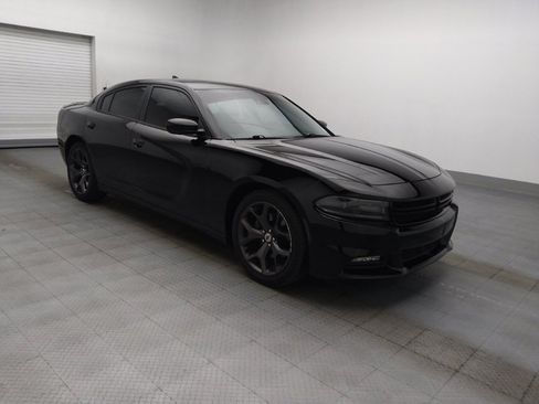 Used 2018 Dodge Charger R/T w/ Premium Group RWD image 11