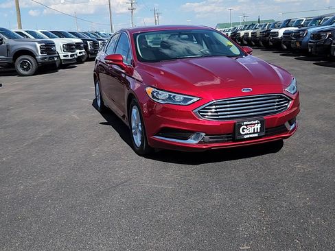 Used 2018 Ford Fusion SE w/ Fusion SE Technology Package FWD image 4