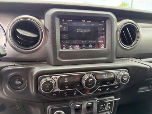 Used 2021 Jeep Wrangler Sport AWD/4WD image 21