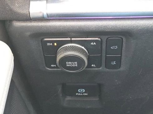 Used 2025 Ford Expedition Platinum w/ Driver's Package image 31