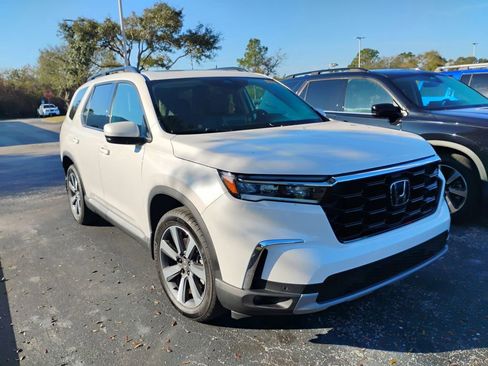 Used 2023 Honda Pilot Touring image 1