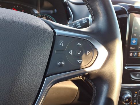 Used 2023 Chevrolet Traverse LT image 18