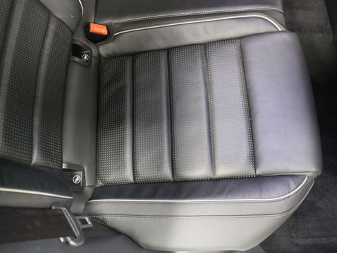 Used 2018 Volkswagen Golf R 4-Door image 23