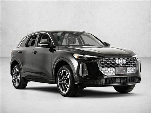 Certified 2025 Audi Q5 Premium w/ Convenience Package AWD/4WD image 3