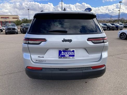 Used 2023 Jeep Grand Cherokee L Laredo image 7
