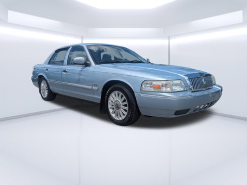 Used 2010 Mercury Grand Marquis LS RWD image 1
