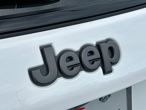 New 2026 Jeep Compass Latitude image 18