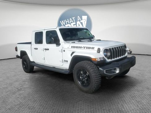 Used 2025 Jeep Gladiator Sport AWD/4WD image 1