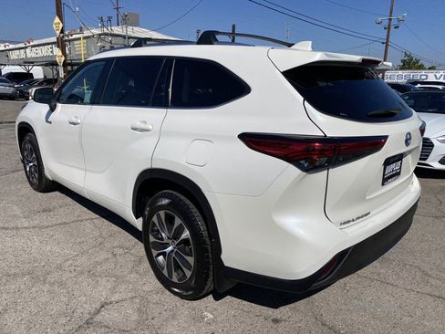 Used 2021 Toyota Highlander XLE FWD image 10