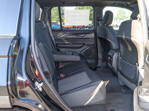 New 2025 Jeep Grand Cherokee Laredo X w/ Luxury Tech Group I image 25