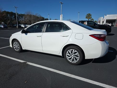 Used 2018 Toyota Corolla LE image 4