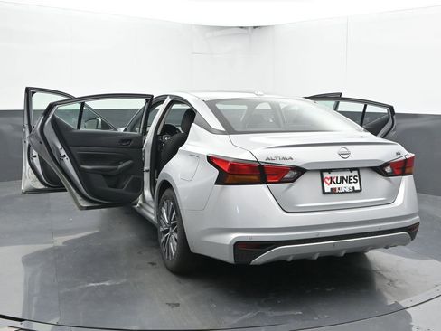 Used 2023 Nissan Altima 2.5 SV FWD image 58