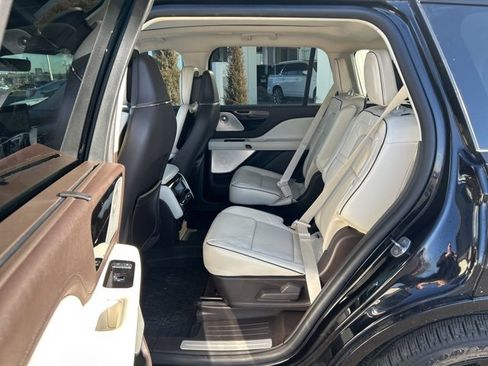 Used 2023 Lincoln Aviator Black Label w/ Jet Package image 16