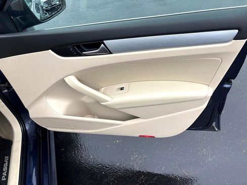 Used 2013 Volkswagen Passat 2.5 SE image 29