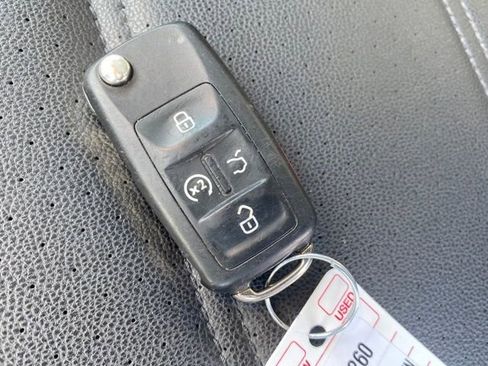 Used 2022 Volkswagen Passat 2.0T image 21