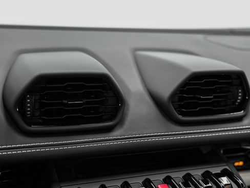 Used 2023 Lamborghini Huracan Tecnica image 35