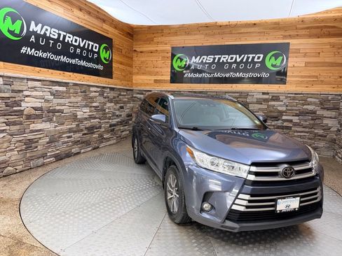 Used 2018 Toyota Highlander XLE AWD/4WD image 11