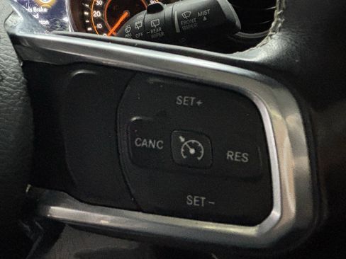 Used 2019 Jeep Wrangler Unlimited Sahara AWD/4WD image 22