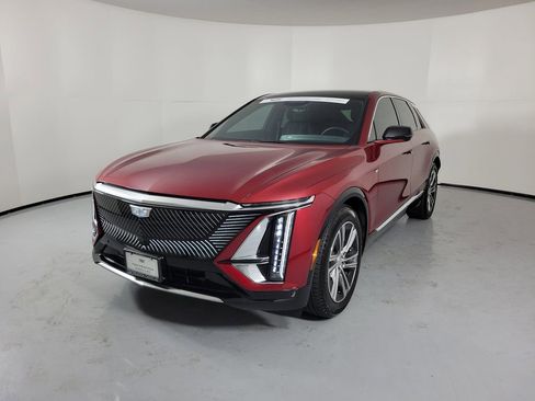 Used 2024 Cadillac Lyriq Luxury RWD image 2