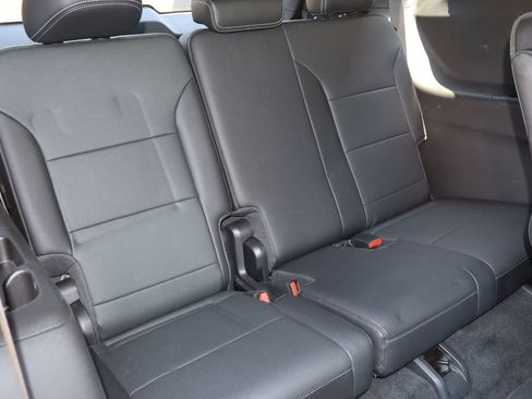 Used 2026 Chevrolet Traverse LT FWD image 25