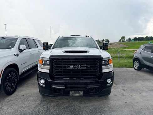 Used 2019 GMC Sierra 2500 SLT w/ Duramax Plus Package AWD/4WD image 2