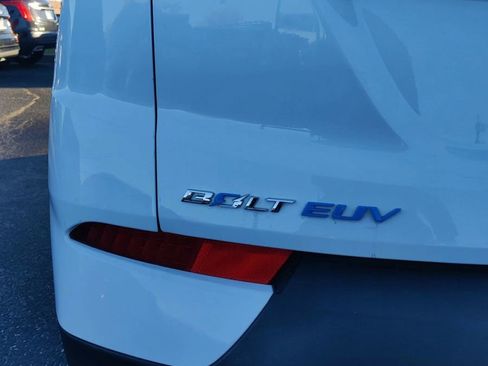 Used 2023 Chevrolet Bolt EUV LT image 7