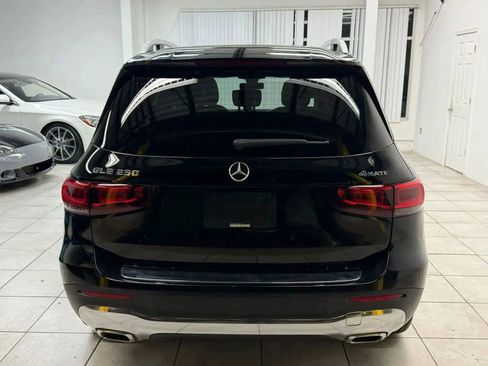 Used 2021 Mercedes-Benz GLB 250 4MATIC w/ Premium Package image 8