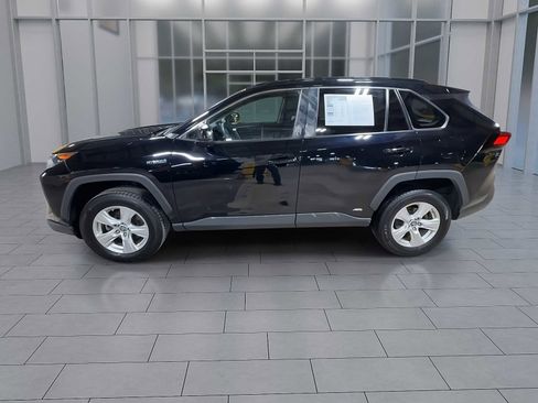 Used 2020 Toyota RAV4 LE image 5