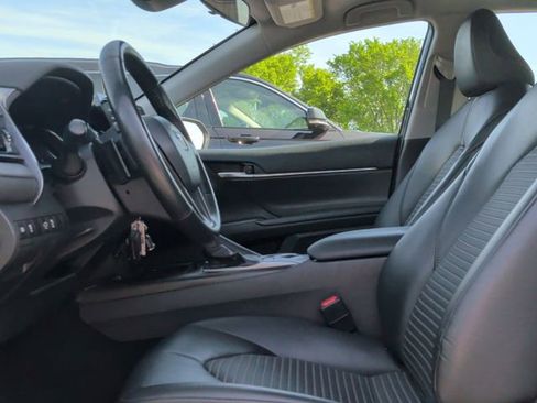 Used 2023 Toyota Camry SE FWD image 9