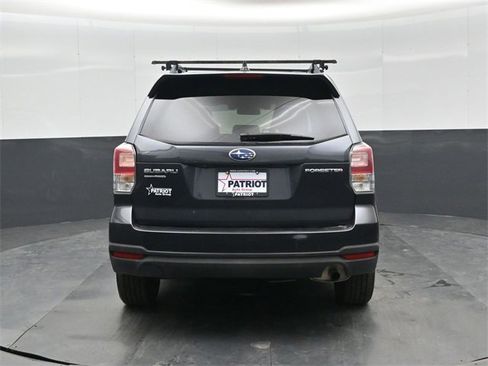 Used 2017 Subaru Forester 2.5i Premium image 5