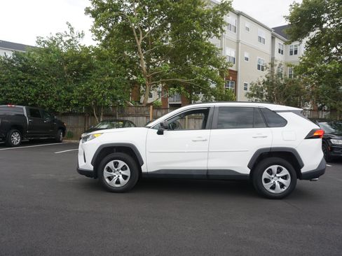 Used 2021 Toyota RAV4 LE FWD image 3