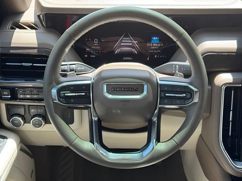 Used 2025 GMC Yukon Denali w/ Sun & Power Step Package RWD image 24